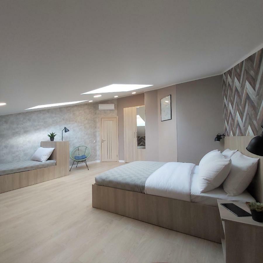 Two-Bedroom Apartment Near Forum Lemberg Exterior foto