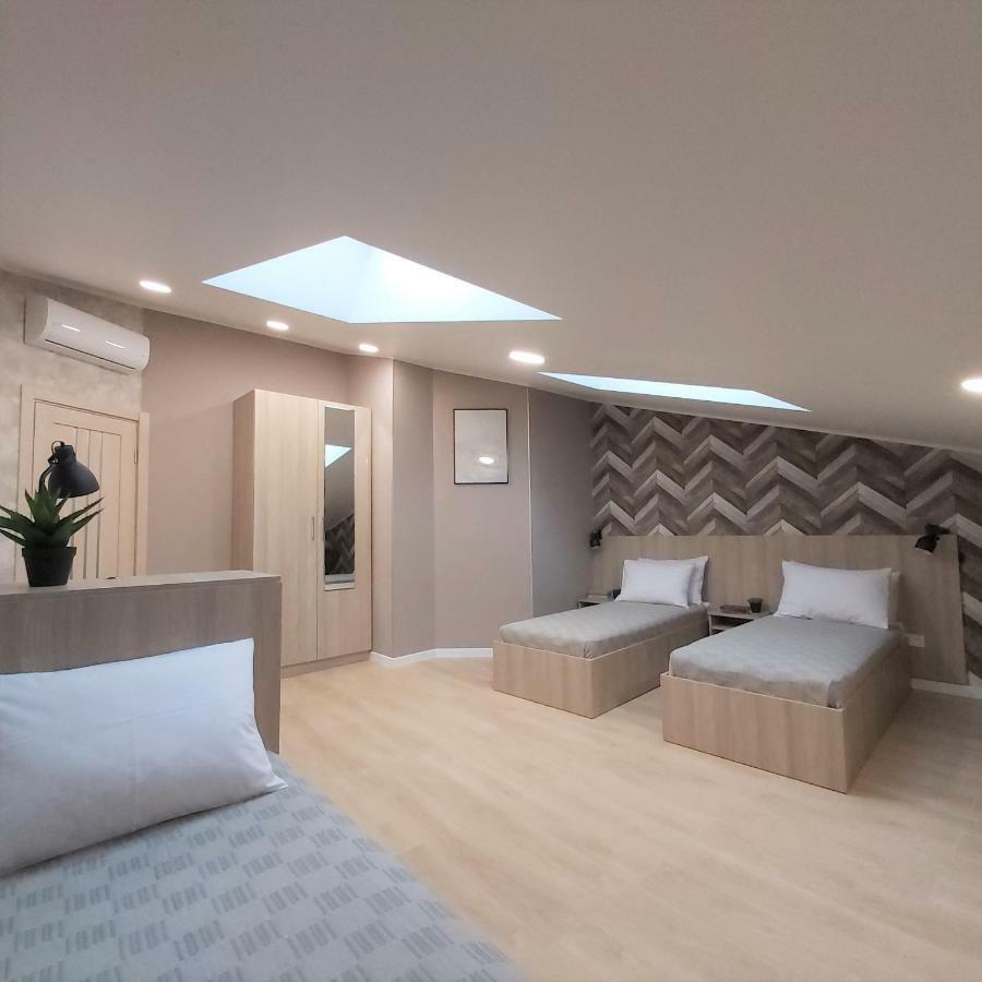 Two-Bedroom Apartment Near Forum Lemberg Exterior foto